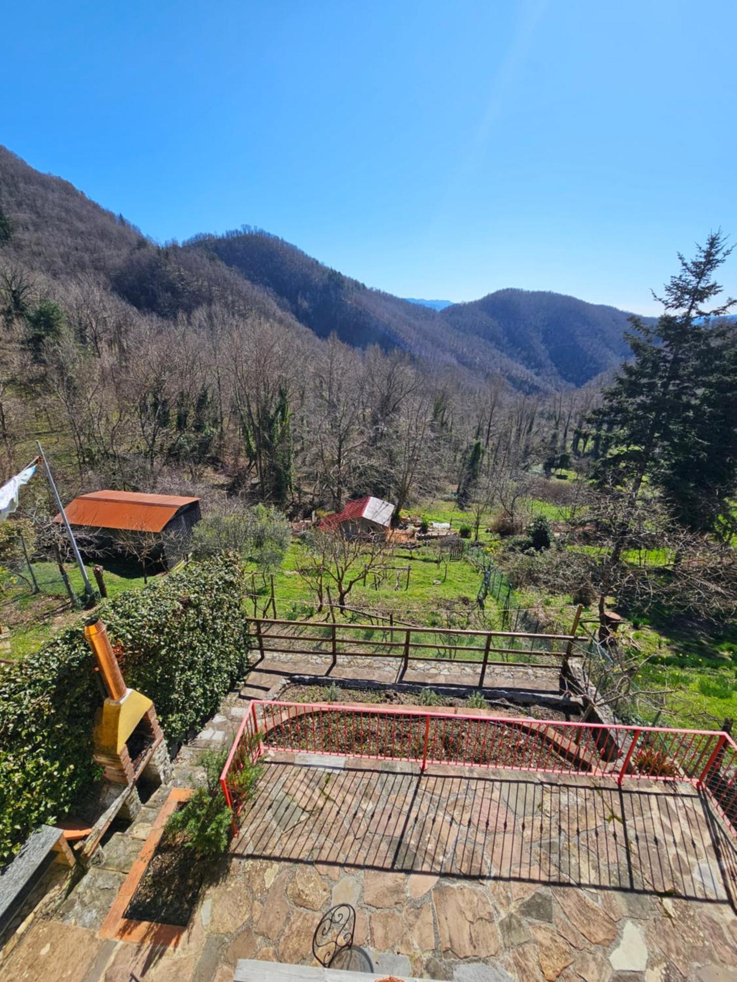Deliziosa Casetta Sull'Appennino Toscano Montefegatesi Exterior foto