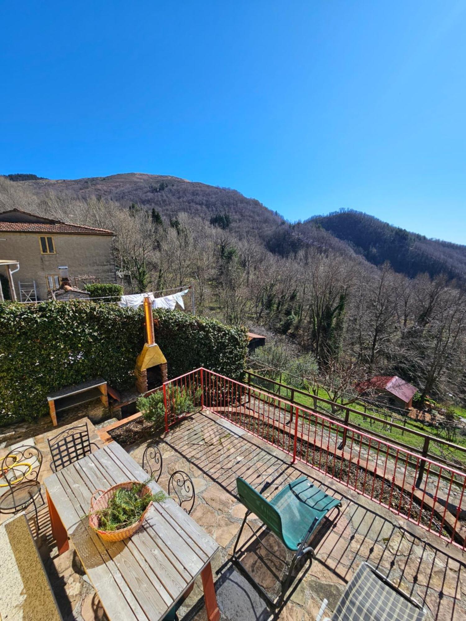Deliziosa Casetta Sull'Appennino Toscano Montefegatesi Exterior foto